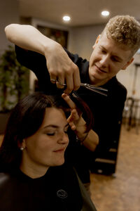 Lebendiger Haarschnitt Lebendiger Haarschnitt